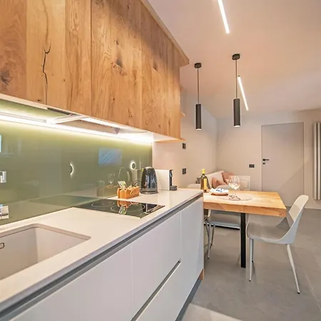 Dedde أَويستا